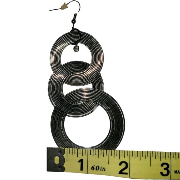 Retro 80's Silver wired circles hook earrings - Picture 3 of 5